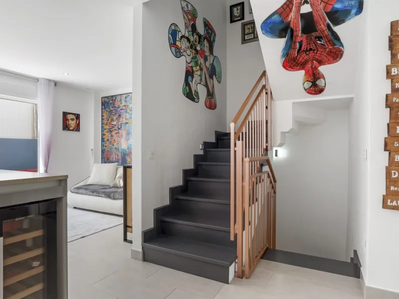 House - Townhouse в продаже в Estepona, Málaga. В доме 4 спален и 3 ванных комнат. Площадь дома 232 м²