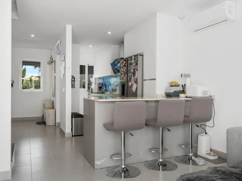 House - Townhouse в продаже в Estepona, Málaga. В доме 4 спален и 3 ванных комнат. Площадь дома 232 м²