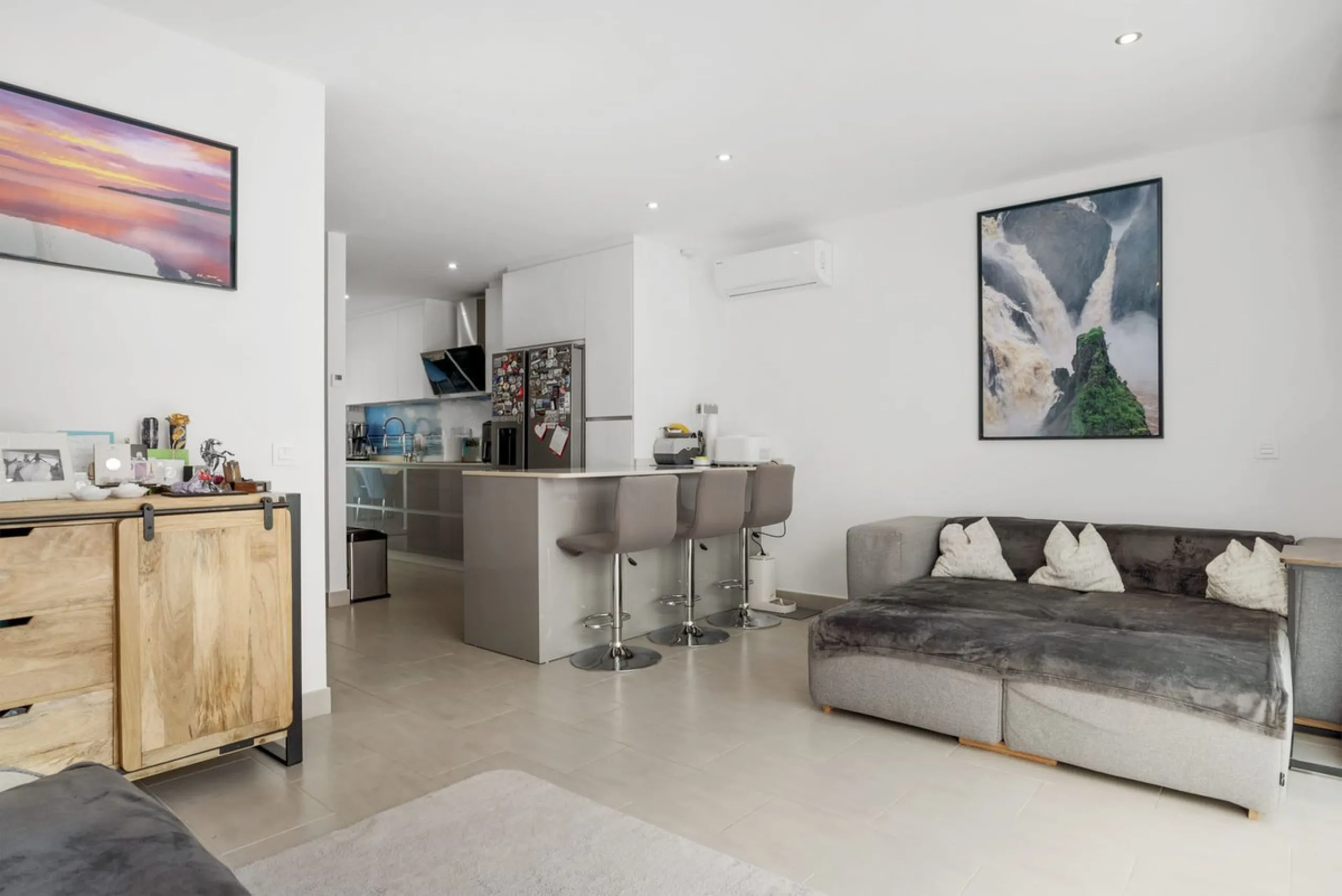 House - Townhouse в продаже в Estepona, Málaga. В доме 4 спален и 3 ванных комнат. Площадь дома 232 м²