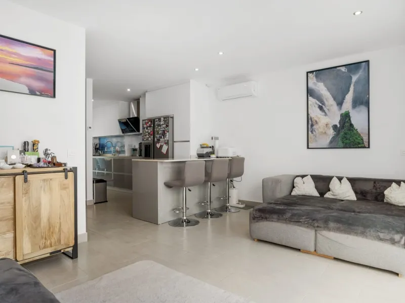 House - Townhouse в продаже в Estepona, Málaga. В доме 4 спален и 3 ванных комнат. Площадь дома 232 м²