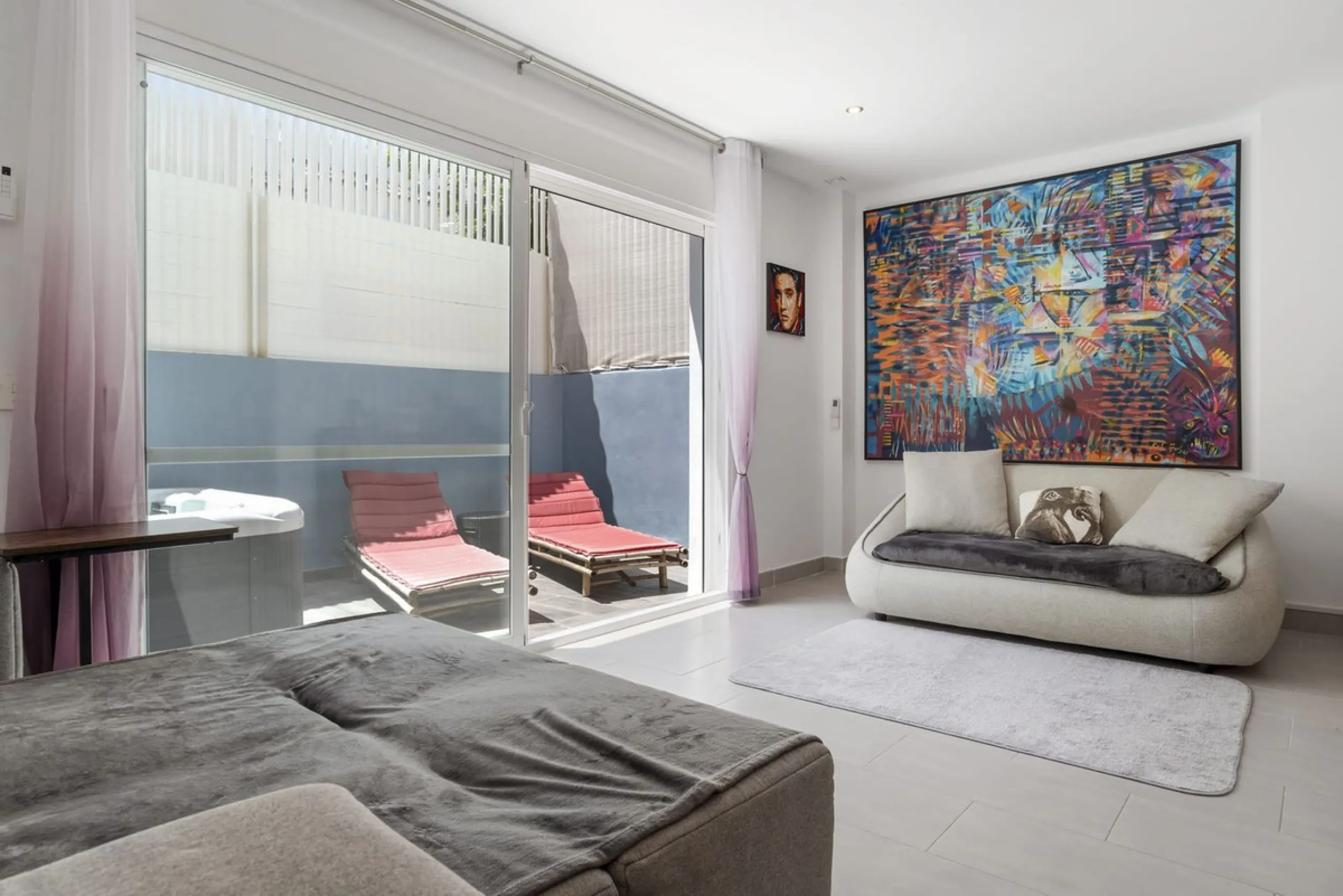 House - Townhouse в продаже в Estepona, Málaga. В доме 4 спален и 3 ванных комнат. Площадь дома 232 м²