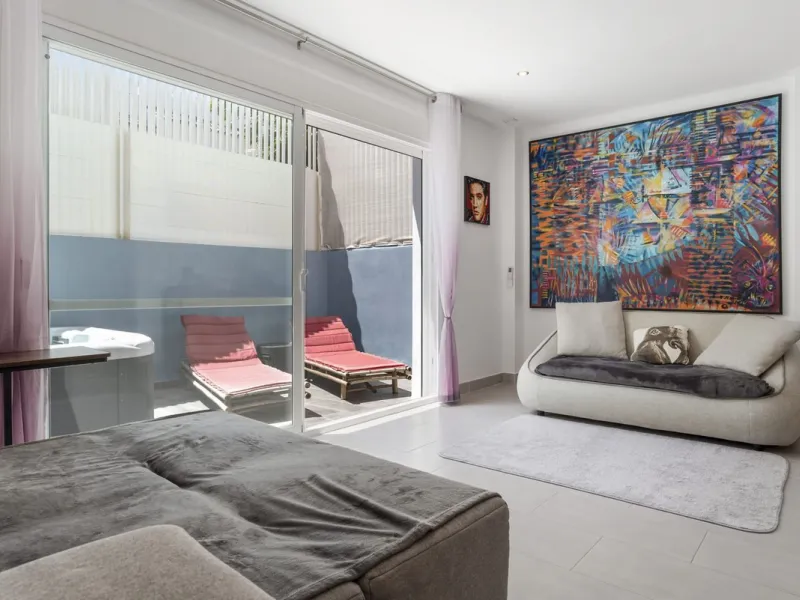House - Townhouse в продаже в Estepona, Málaga. В доме 4 спален и 3 ванных комнат. Площадь дома 232 м²