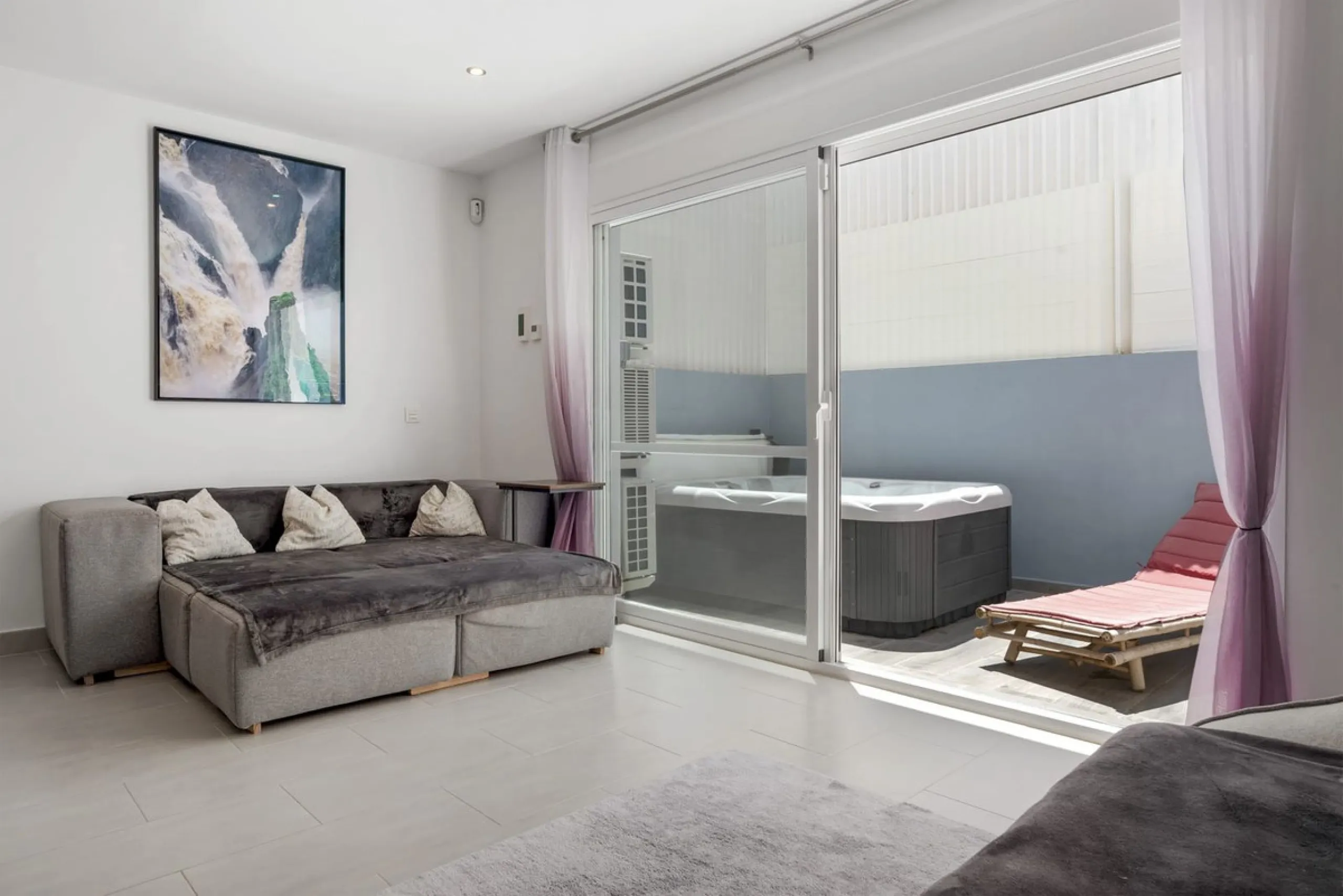 House - Townhouse в продаже в Estepona, Málaga. В доме 4 спален и 3 ванных комнат. Площадь дома 232 м²