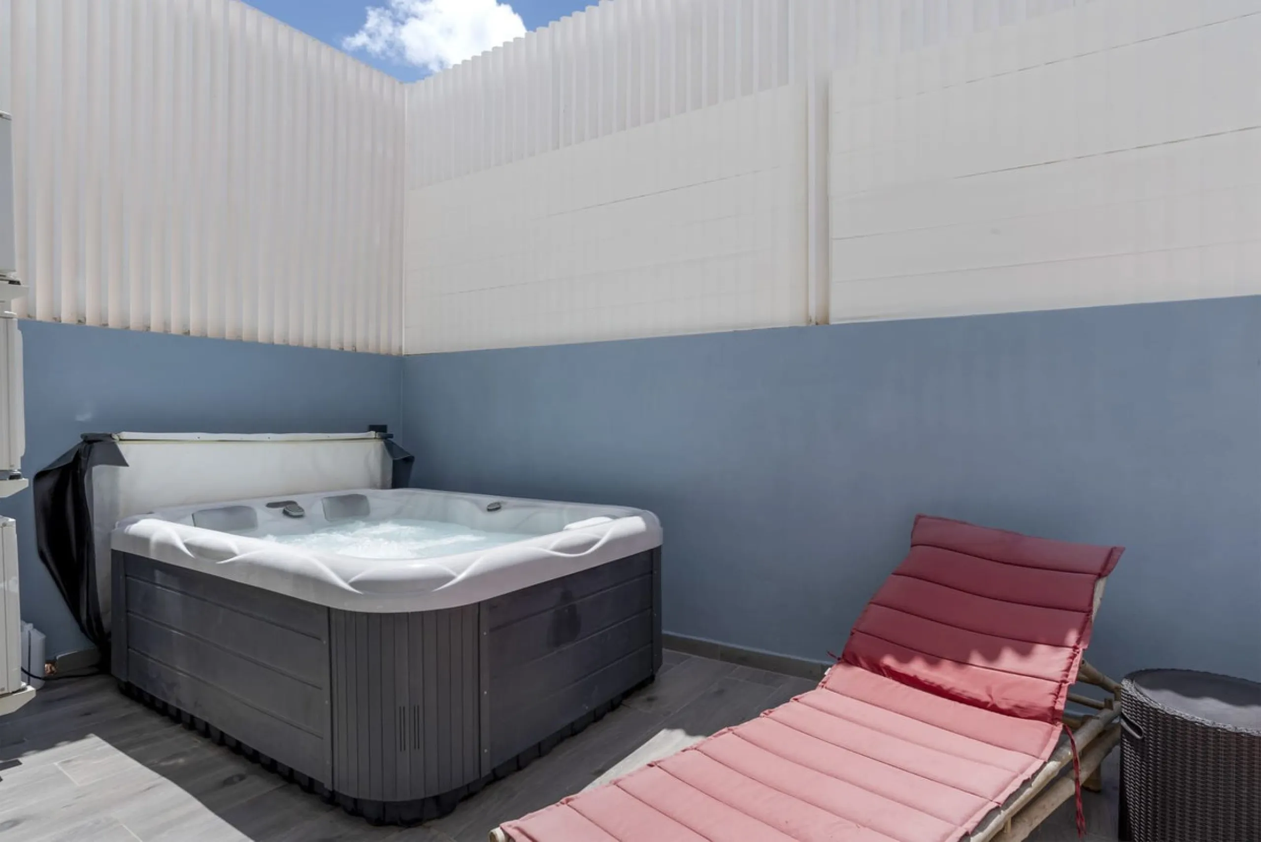 House - Townhouse в продаже в Estepona, Málaga. В доме 4 спален и 3 ванных комнат. Площадь дома 232 м²