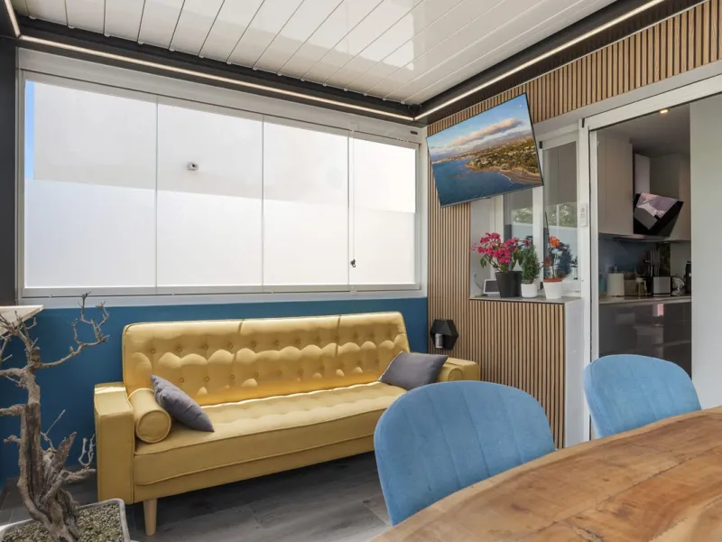 House - Townhouse в продаже в Estepona, Málaga. В доме 4 спален и 3 ванных комнат. Площадь дома 232 м²