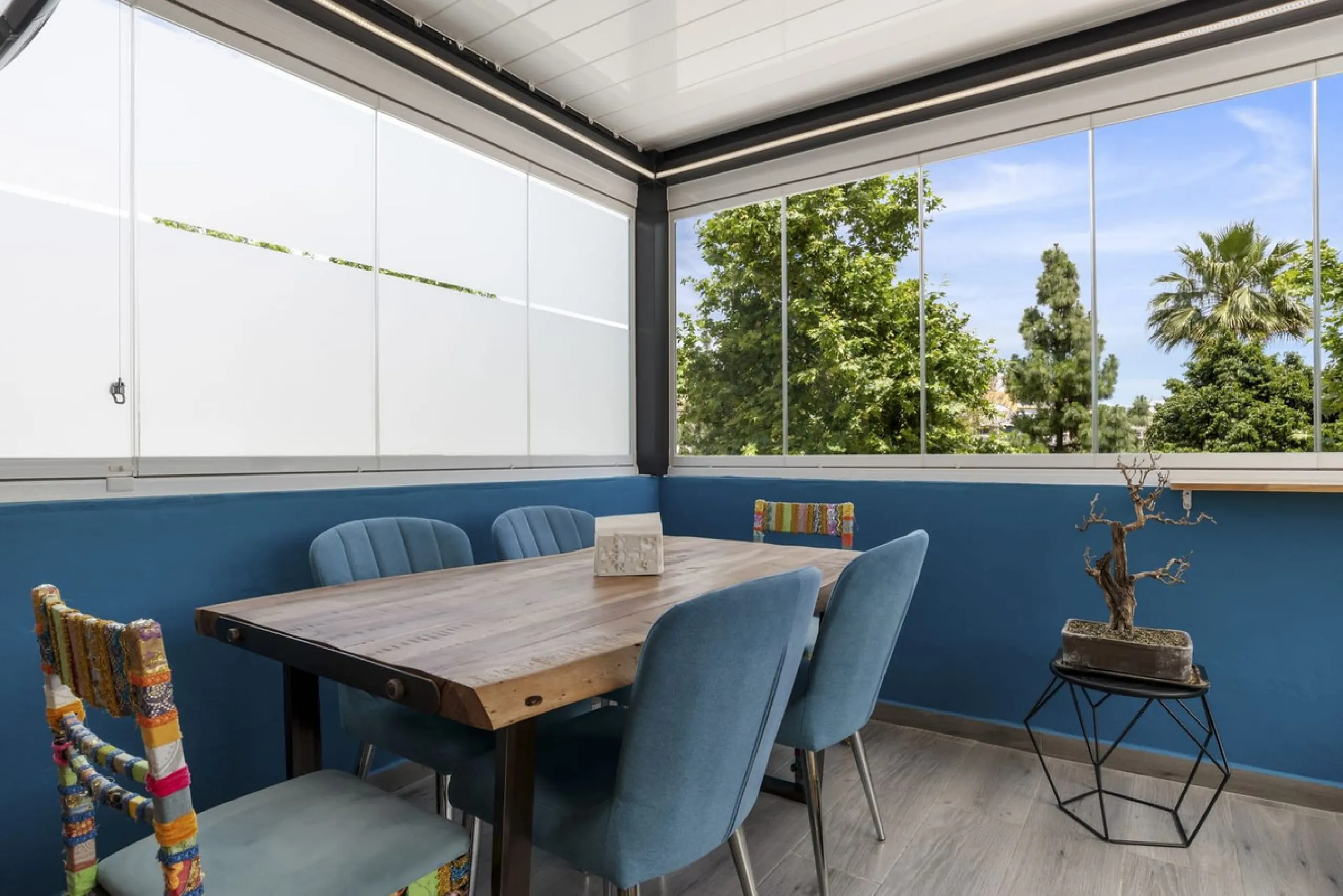 House - Townhouse в продаже в Estepona, Málaga. В доме 4 спален и 3 ванных комнат. Площадь дома 232 м²