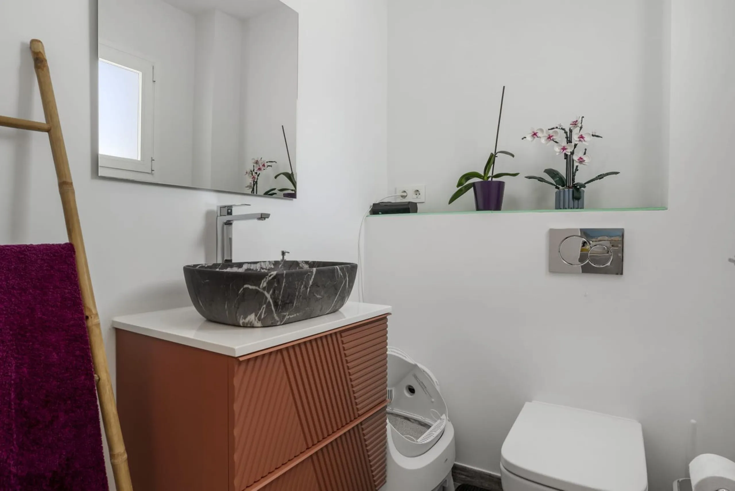 House - Townhouse в продаже в Estepona, Málaga. В доме 4 спален и 3 ванных комнат. Площадь дома 232 м²