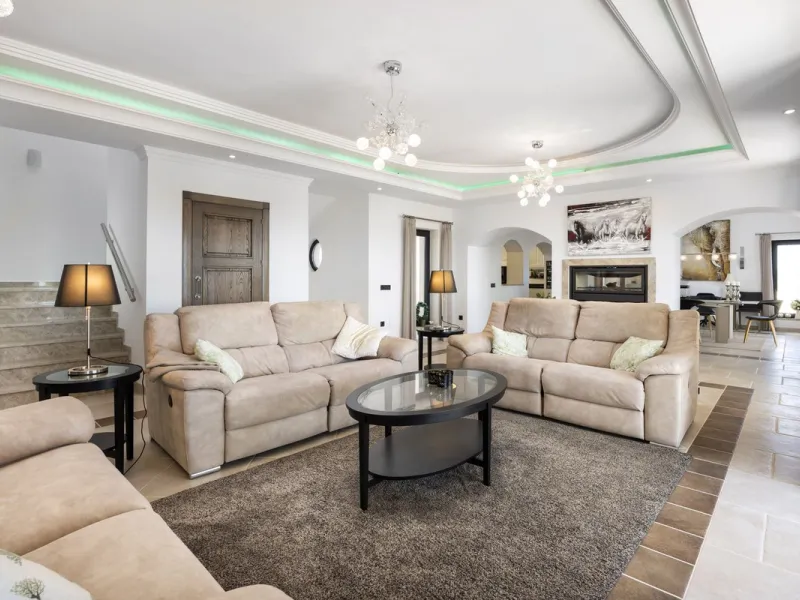 Luxury Villa in Valtocado – Panoramic Views