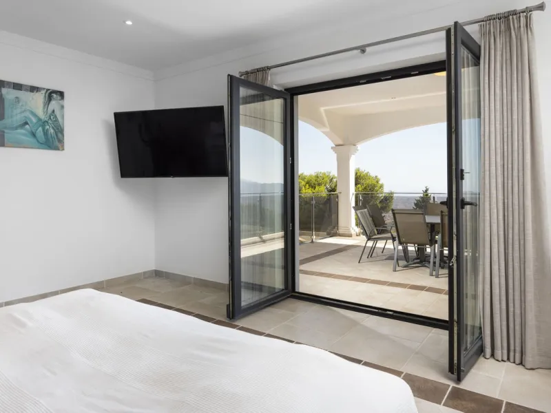 Luxury Villa in Valtocado – Panoramic Views