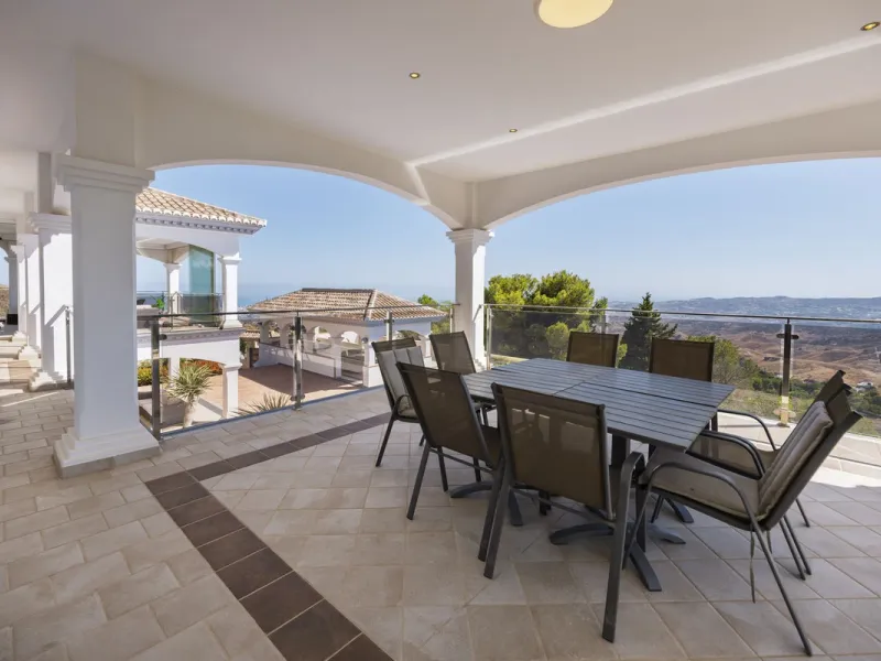 Luxury Villa in Valtocado – Panoramic Views