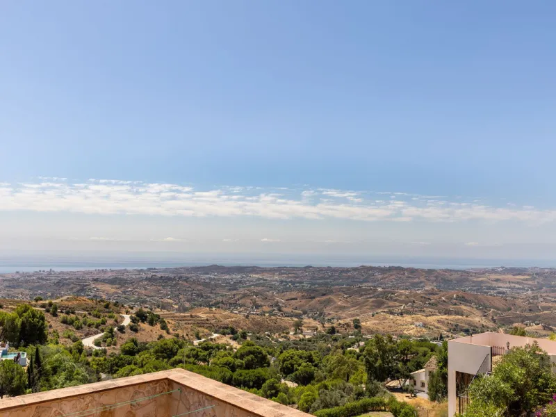 Luxury Villa in Valtocado – Panoramic Views
