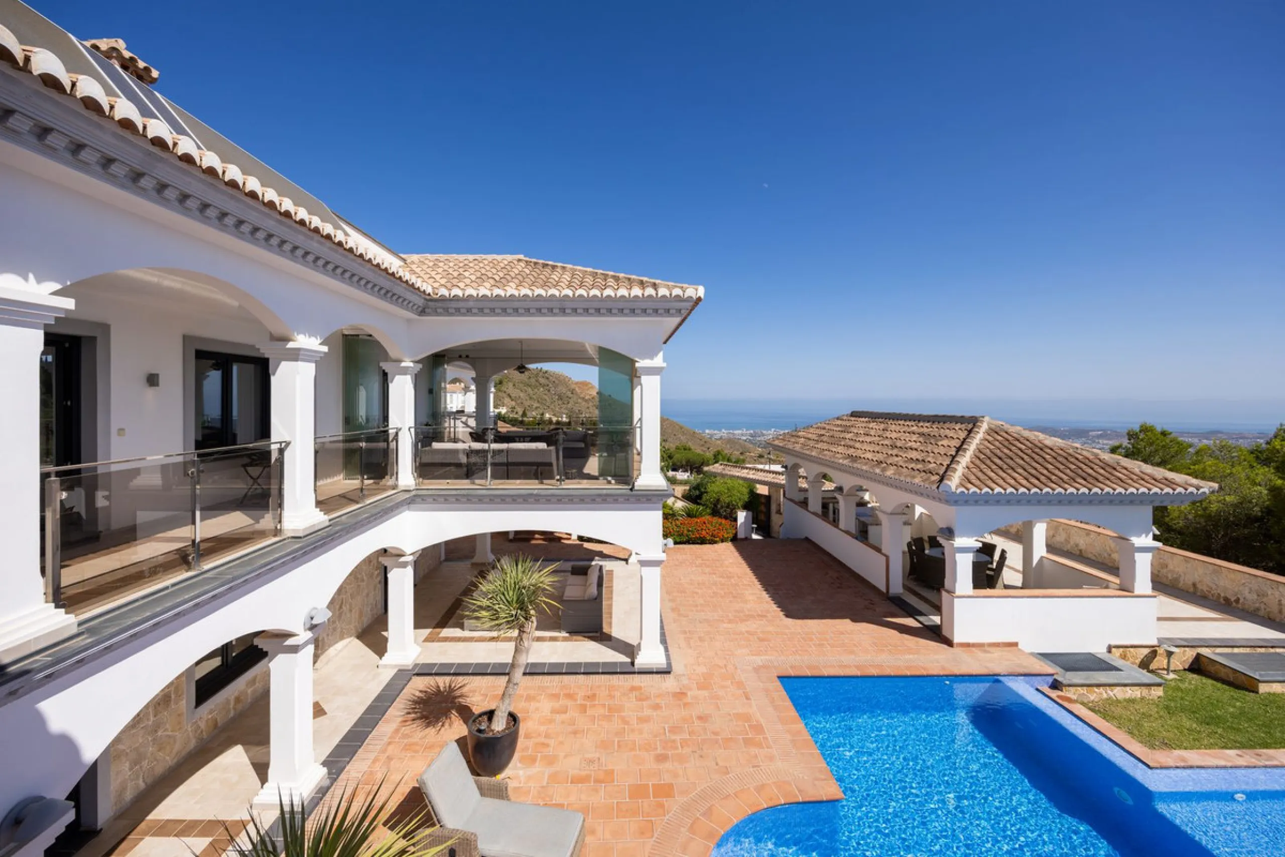 Luxury Villa in Valtocado – Panoramic Views