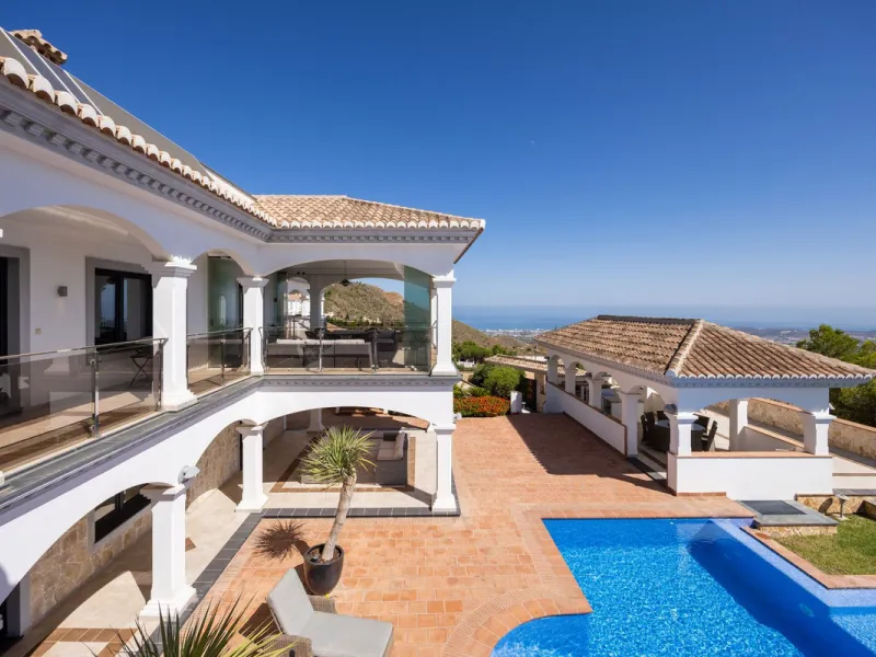 Luxury Villa in Valtocado – Panoramic Views