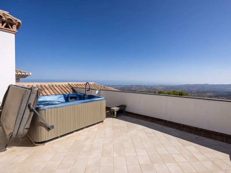 Luxury Villa in Valtocado – Panoramic Views