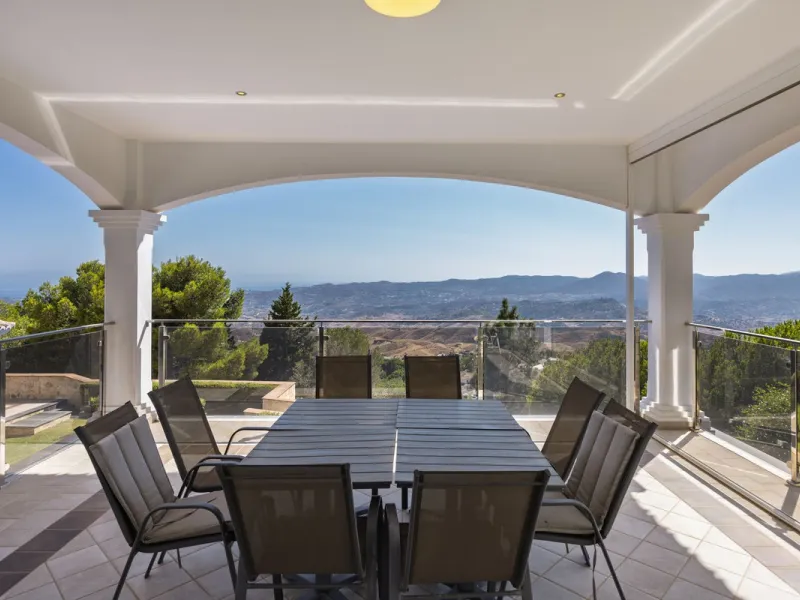 Luxury Villa in Valtocado – Panoramic Views