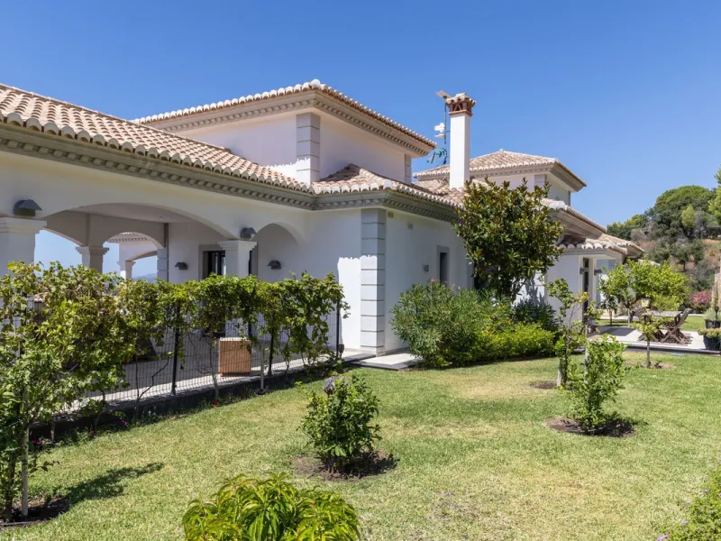 Luxury Villa in Valtocado – Panoramic Views