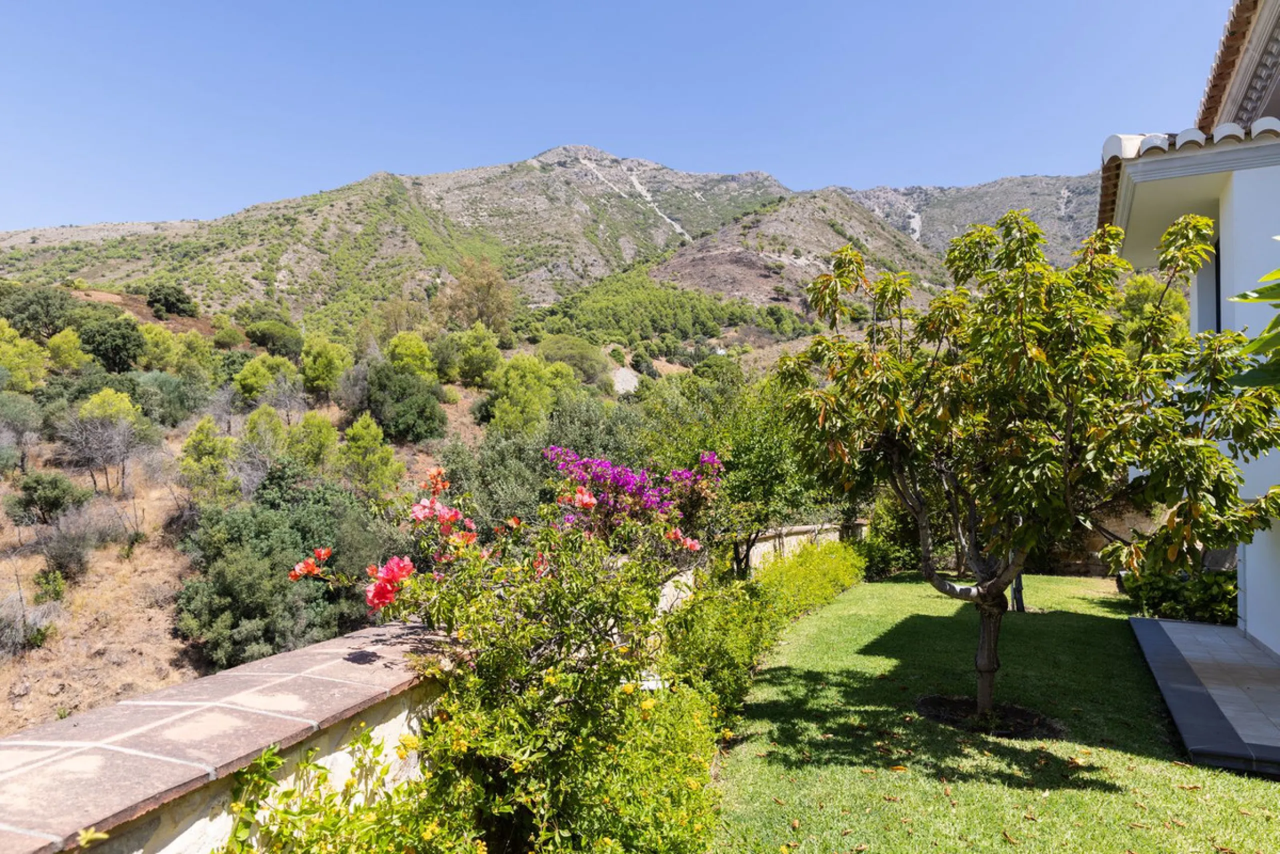 Luxury Villa in Valtocado – Panoramic Views