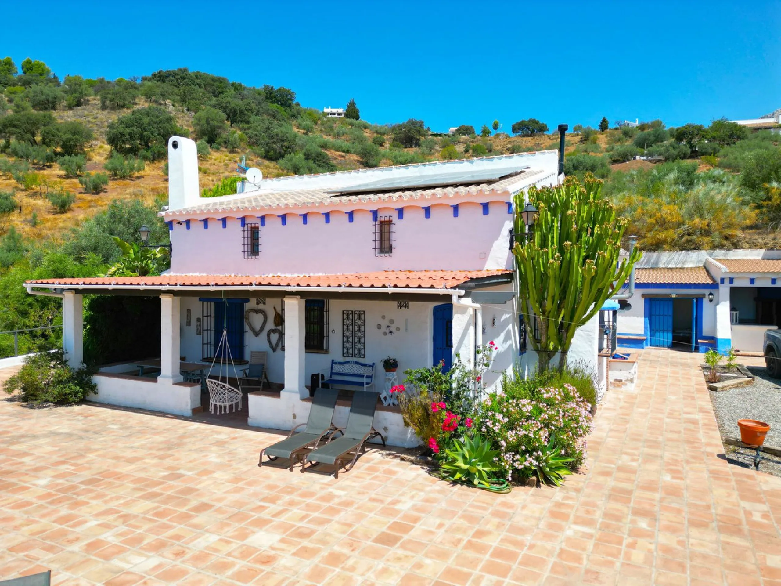 Authentic finca near Riogordo (Málaga, Costa del Sol) – ready to move in with swimming pool, solar panels and beautiful views