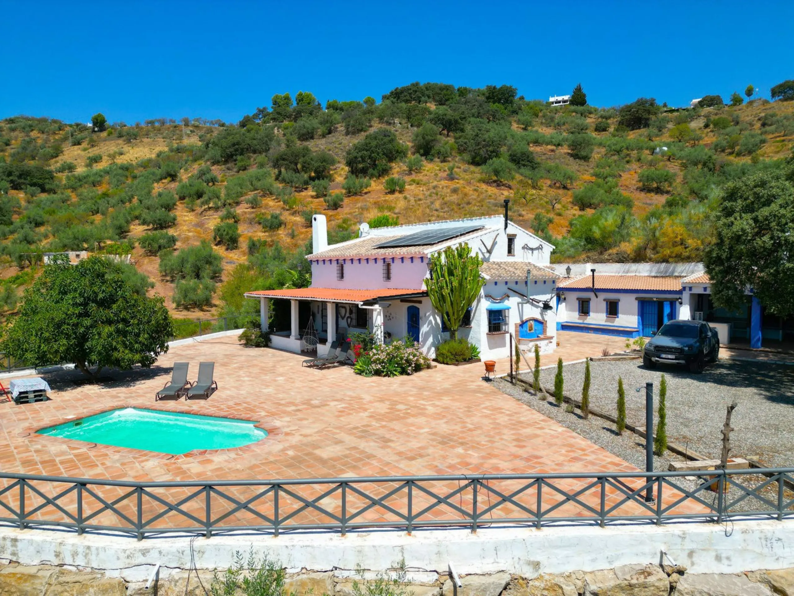 Authentic finca near Riogordo (Málaga, Costa del Sol) – ready to move in with swimming pool, solar panels and beautiful views