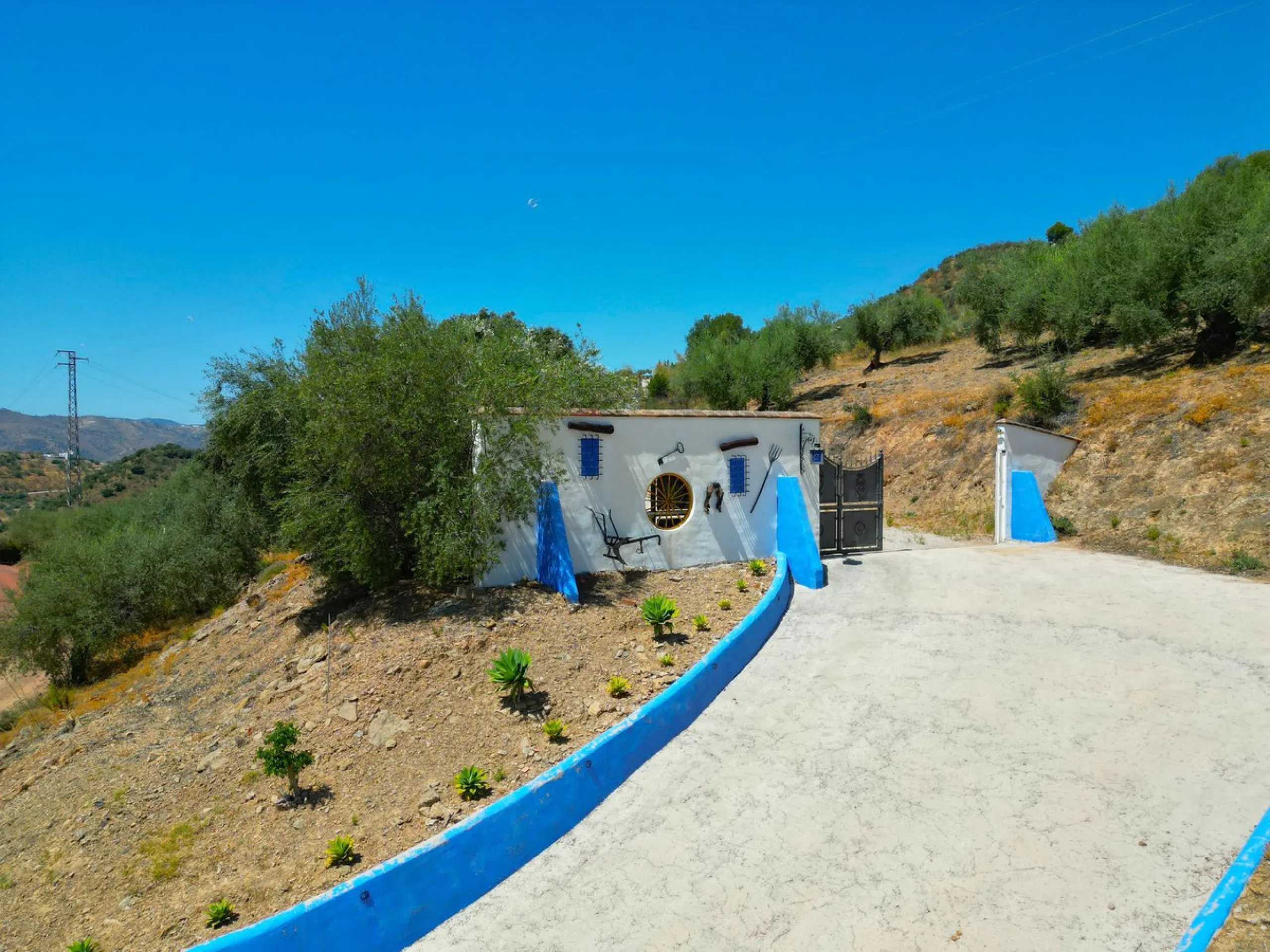 Authentic finca near Riogordo (Málaga, Costa del Sol) – ready to move in with swimming pool, solar panels and beautiful views