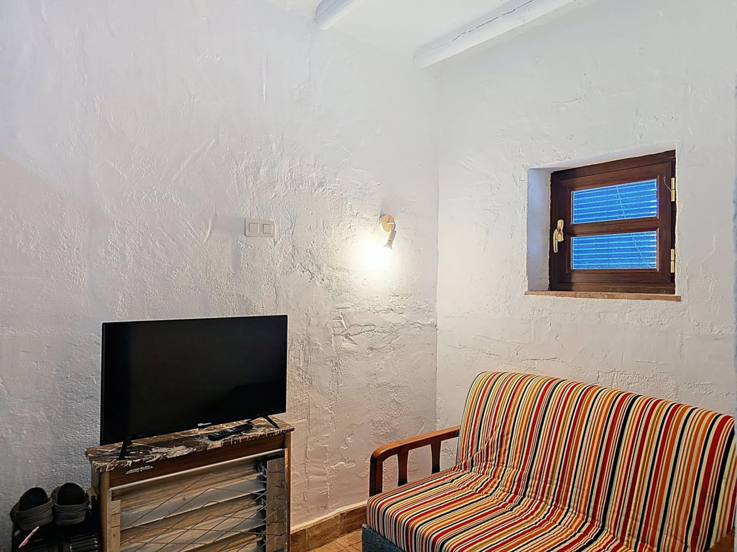 Authentic finca near Riogordo (Málaga, Costa del Sol) – ready to move in with swimming pool, solar panels and beautiful views