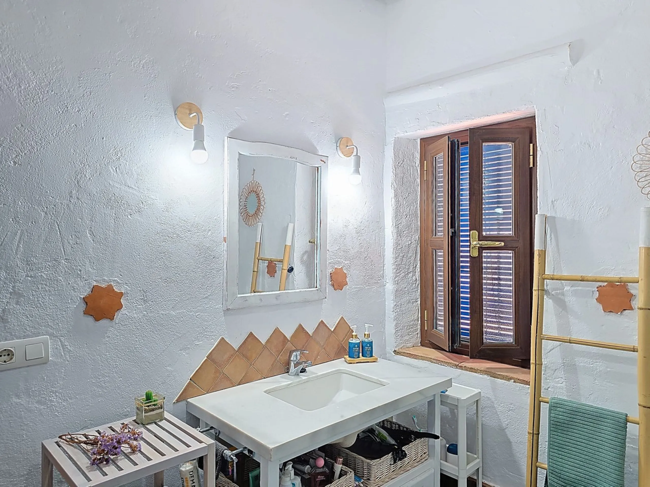 Authentic finca near Riogordo (Málaga, Costa del Sol) – ready to move in with swimming pool, solar panels and beautiful views