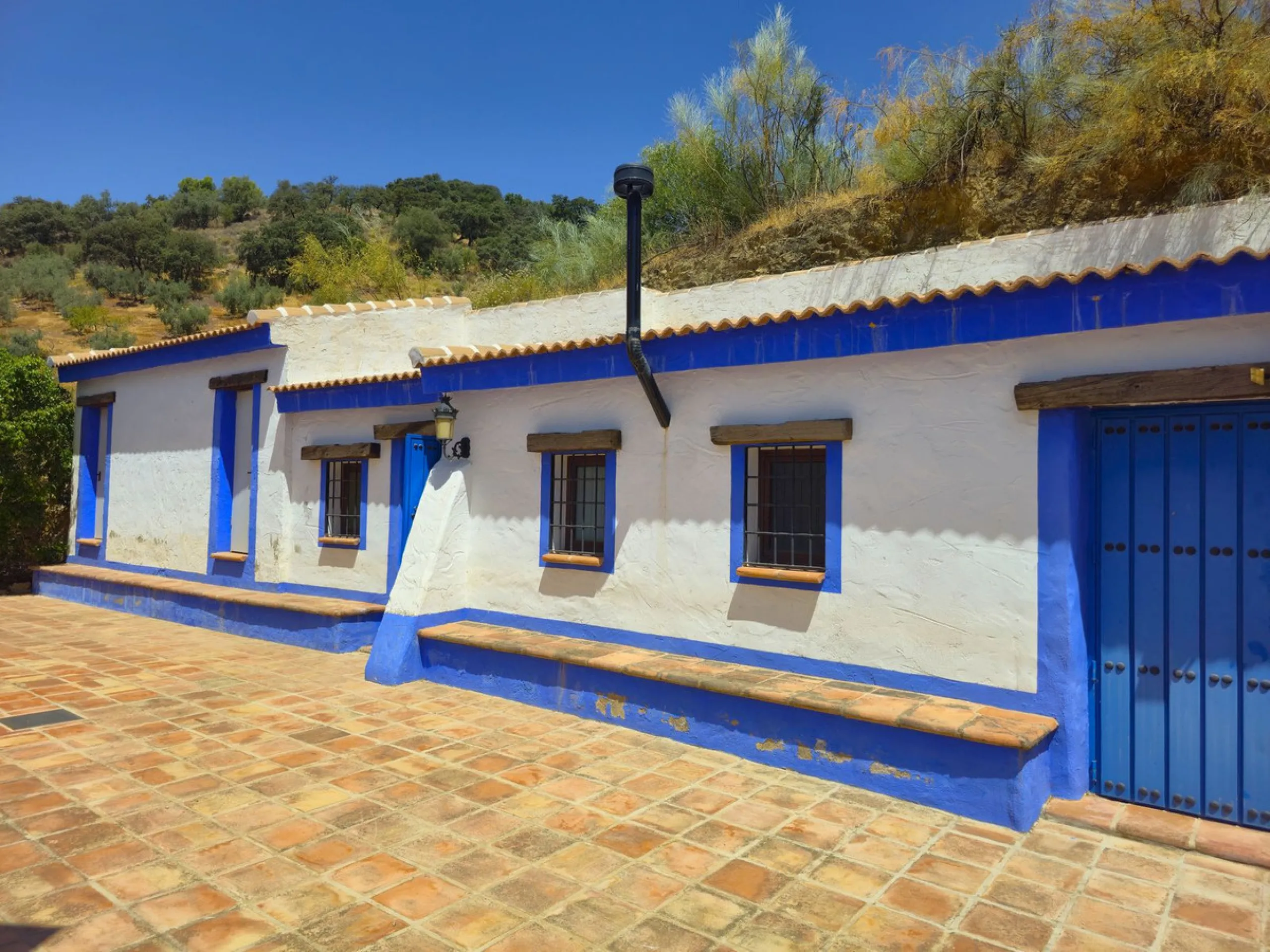 Authentic finca near Riogordo (Málaga, Costa del Sol) – ready to move in with swimming pool, solar panels and beautiful views