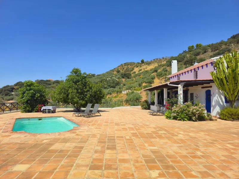 Authentic finca near Riogordo (Málaga, Costa del Sol) – ready to move in with swimming pool, solar panels and beautiful views