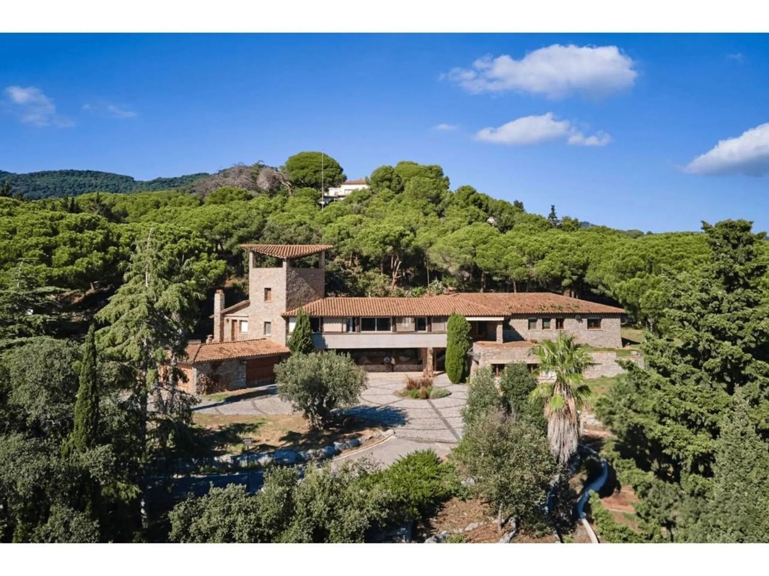 Exclusive luxury estate with sea views in Premia de Dalt