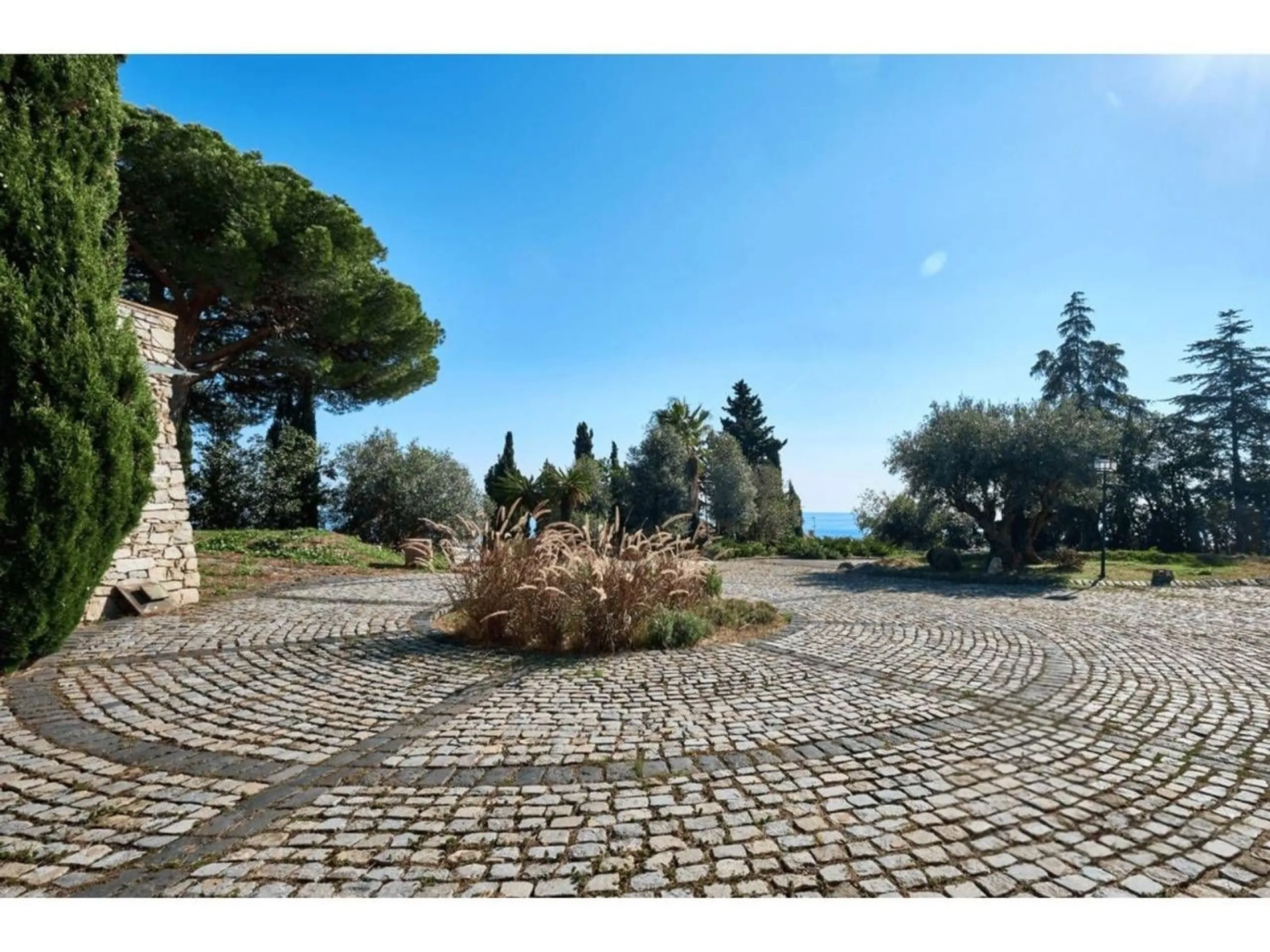 Exclusive luxury estate with sea views in Premia de Dalt