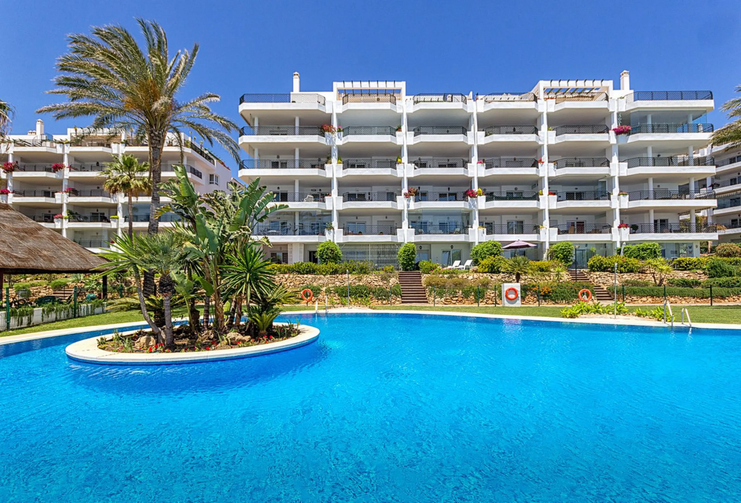 LOCATION! Discover the perfect coastal retreat with this beachfront first-floor apartment located in the prestigious community of Calahonda. This charming flat features two spacious bedrooms and two bathrooms, providing ample space for relaxation and comf