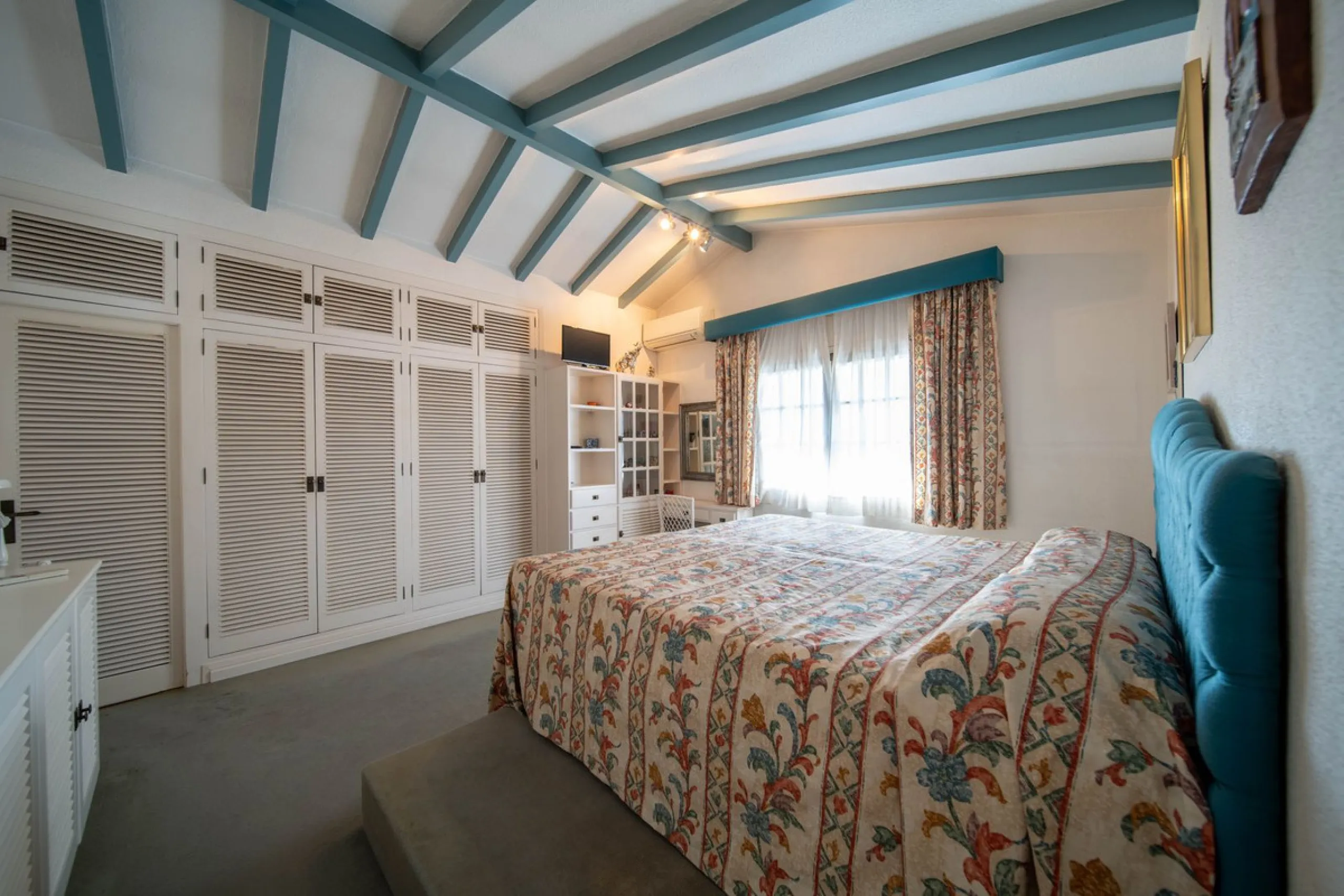 Unique villa in the center of Fuengirola with a private pool and not part of any community.