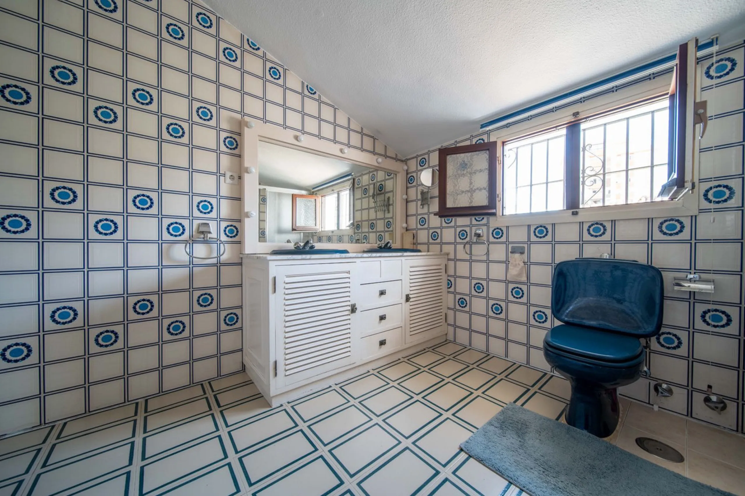 Unique villa in the center of Fuengirola with a private pool and not part of any community.