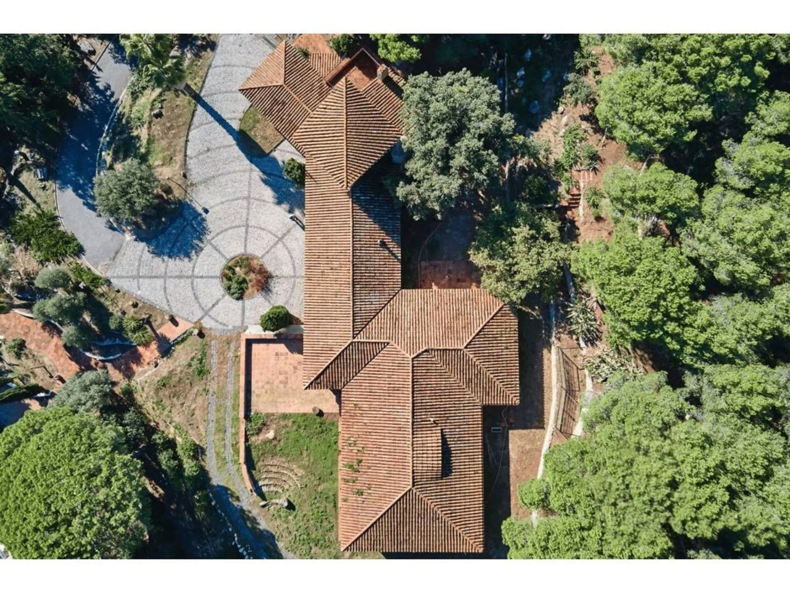 Exclusive luxury estate with sea views in Premia de Dalt