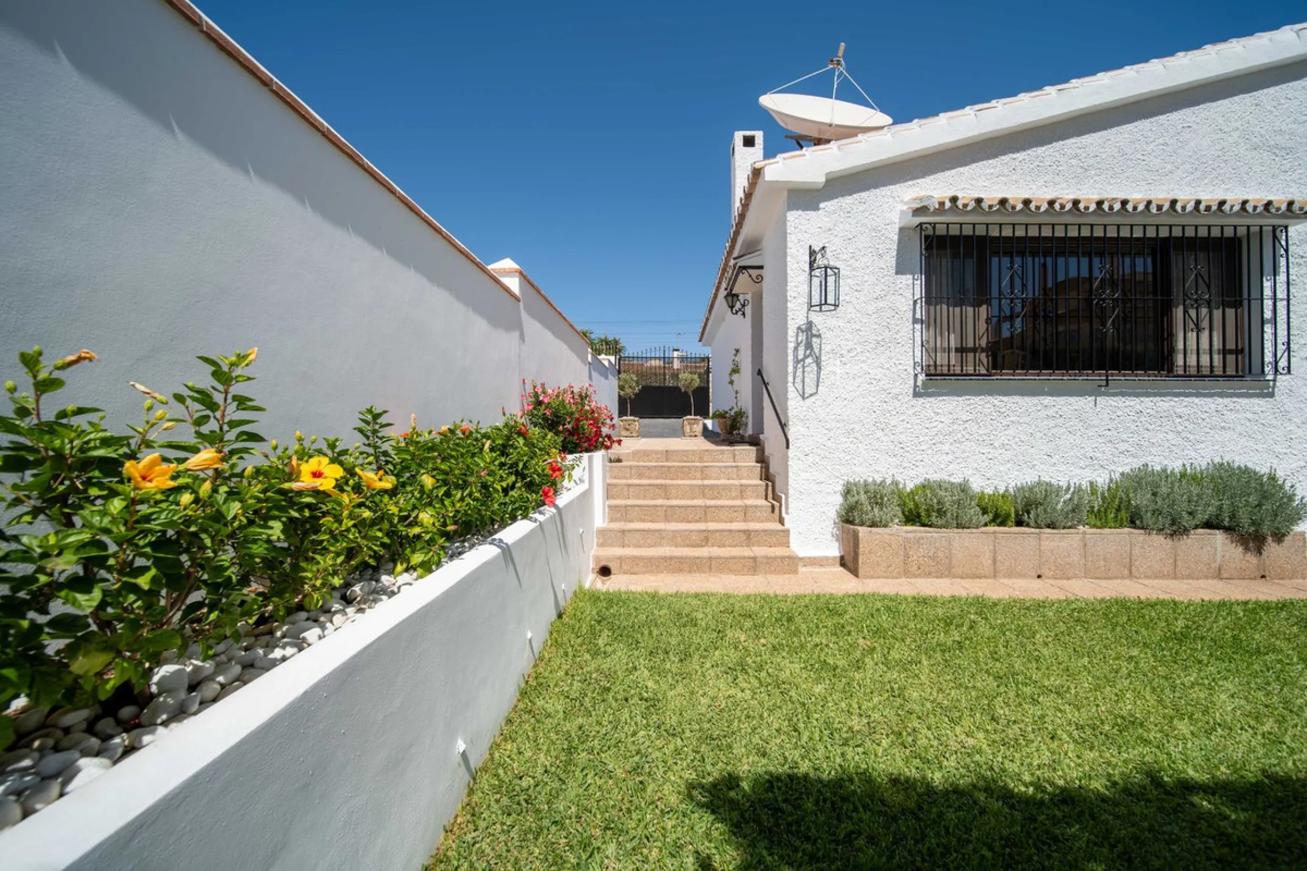 Unique villa in the center of Fuengirola with a private pool and not part of any community.