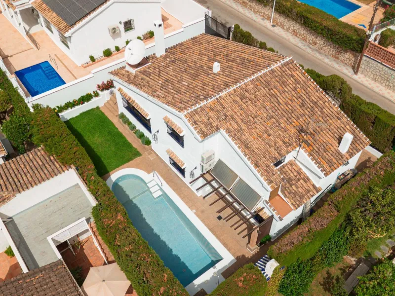 Unique villa in the center of Fuengirola with a private pool and not part of any community.