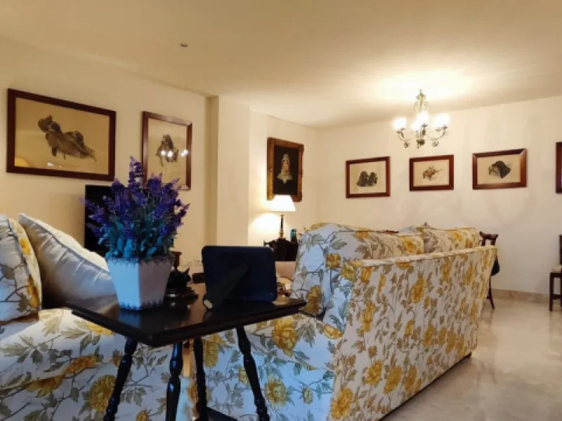 An exclusive, ultra-luxury property located just 4 km from Sotogrande and only 900 meters from the beach. Nestled in a prestigious gated community surrounded by lush golf courses, this exceptional residence offers elegance, comfort, and an outstanding qua