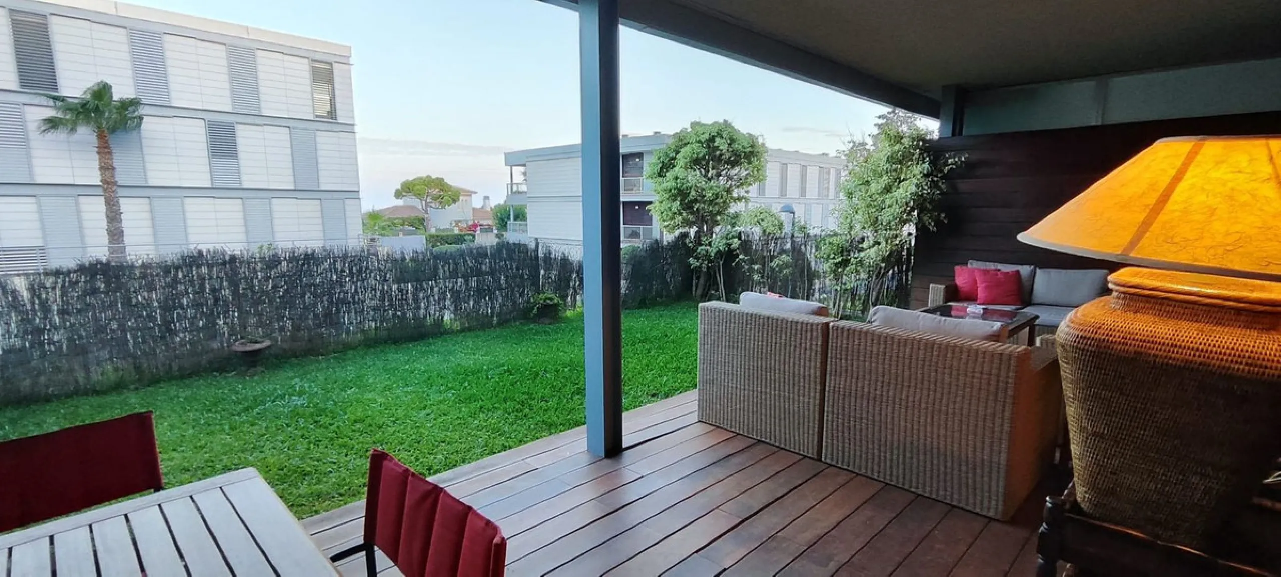 An exclusive, ultra-luxury property located just 4 km from Sotogrande and only 900 meters from the beach. Nestled in a prestigious gated community surrounded by lush golf courses, this exceptional residence offers elegance, comfort, and an outstanding qua