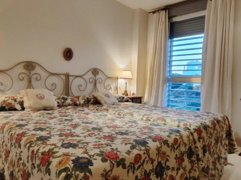 An exclusive, ultra-luxury property located just 4 km from Sotogrande and only 900 meters from the beach. Nestled in a prestigious gated community surrounded by lush golf courses, this exceptional residence offers elegance, comfort, and an outstanding qua