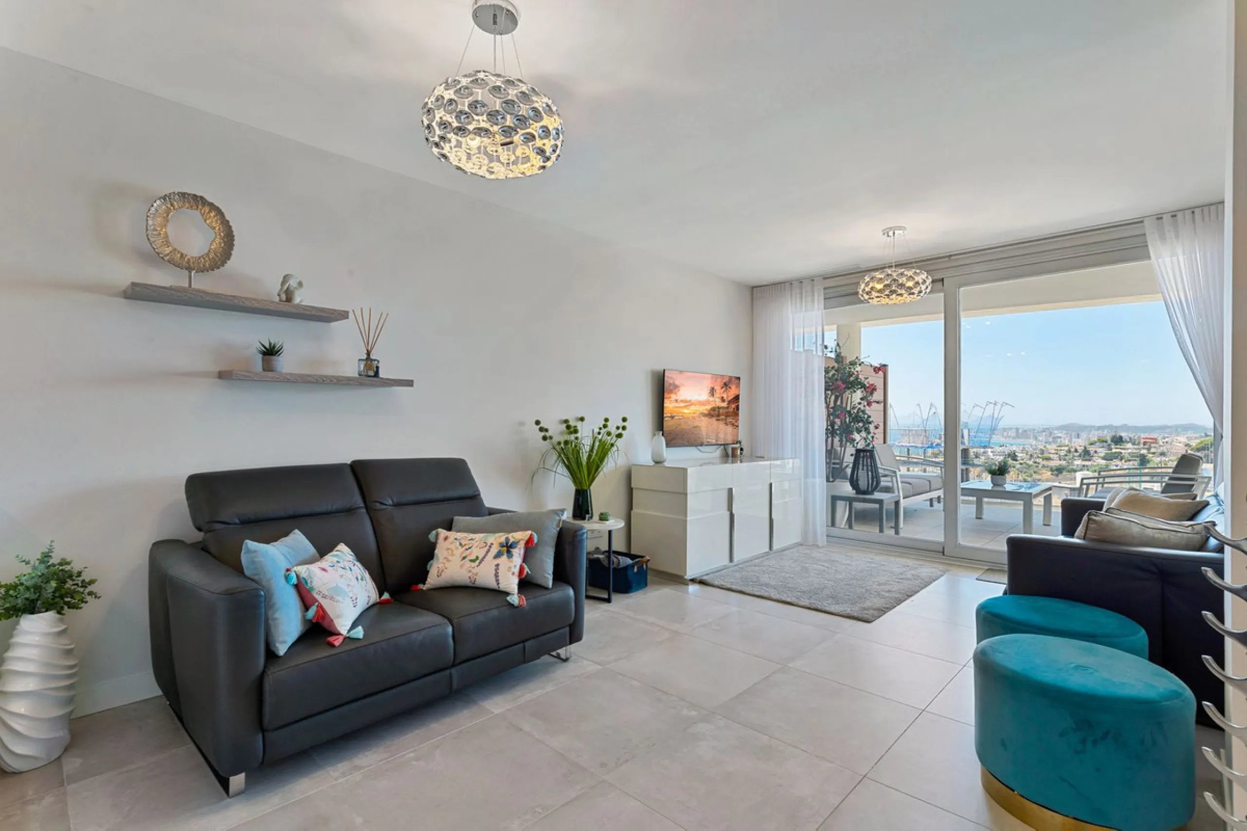 Mediterranean Dream Living – 2-Bedroom Ocean View Apartment in Fuengirola