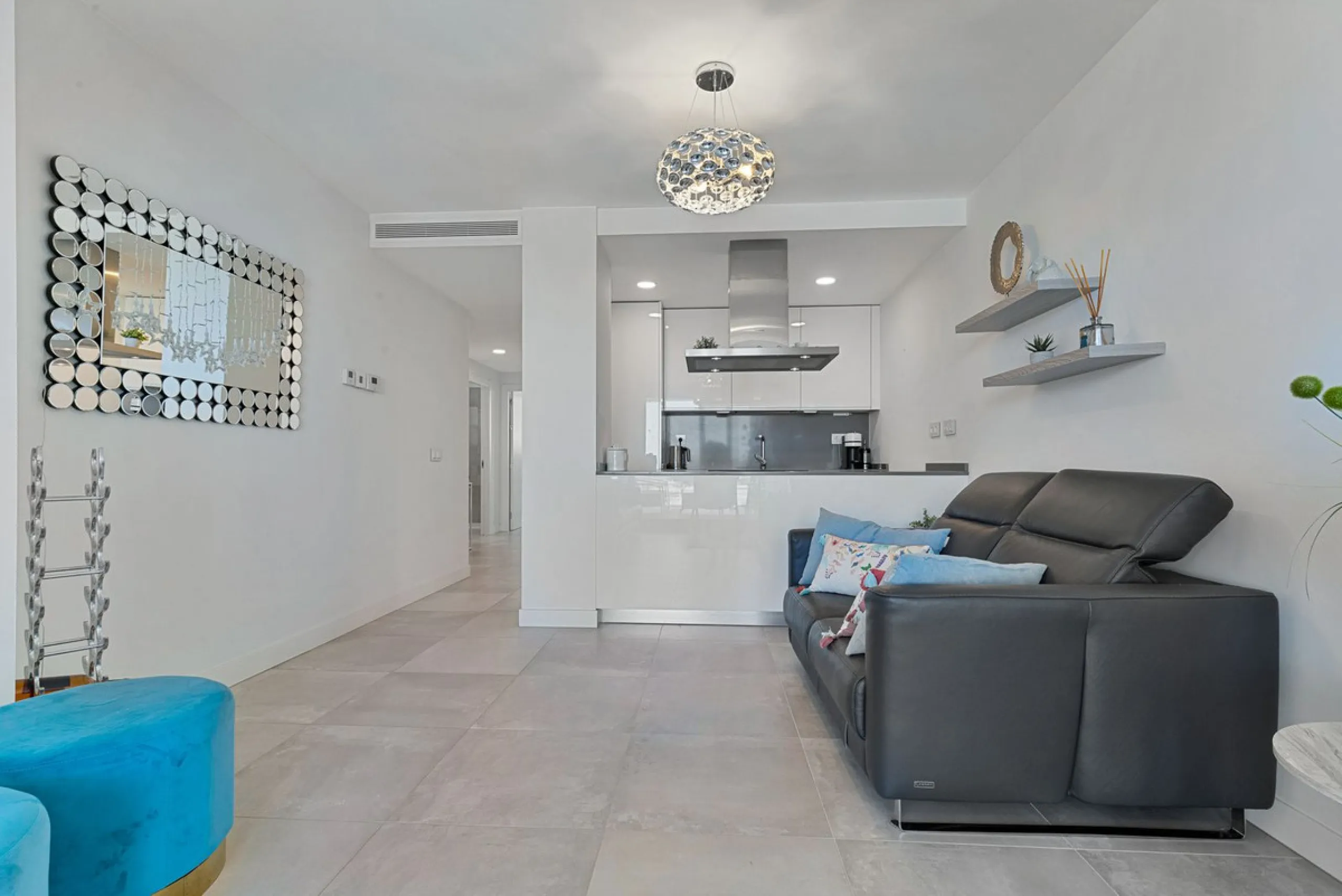 Mediterranean Dream Living – 2-Bedroom Ocean View Apartment in Fuengirola