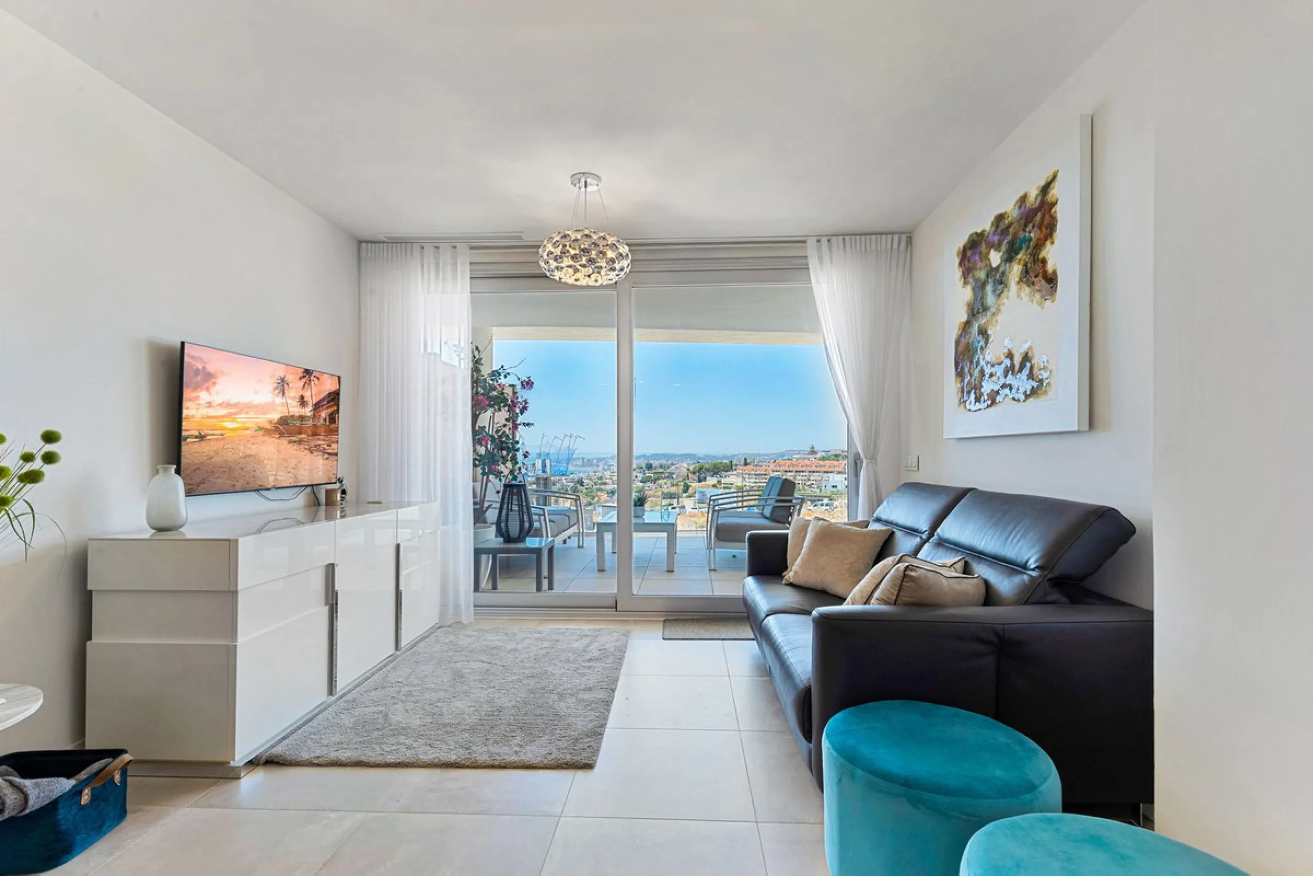Mediterranean Dream Living – 2-Bedroom Ocean View Apartment in Fuengirola