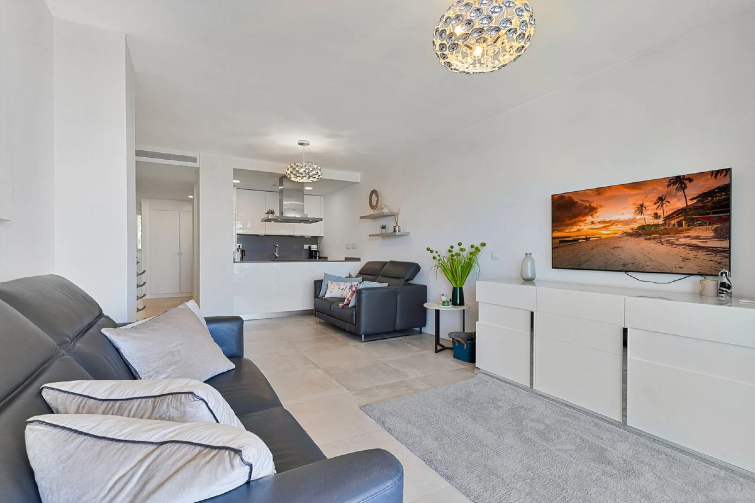 Mediterranean Dream Living – 2-Bedroom Ocean View Apartment in Fuengirola