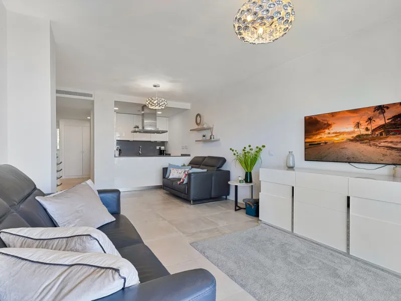 Mediterranean Dream Living – 2-Bedroom Ocean View Apartment in Fuengirola