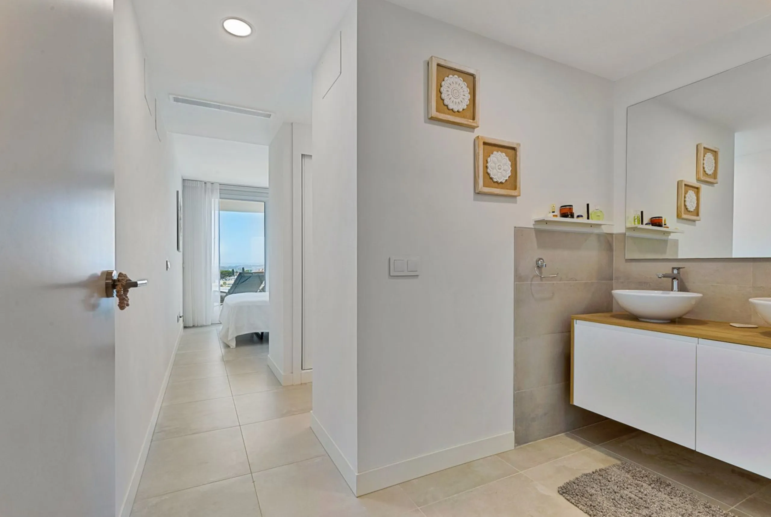 Mediterranean Dream Living – 2-Bedroom Ocean View Apartment in Fuengirola