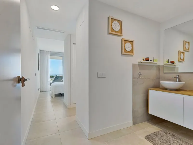 Mediterranean Dream Living – 2-Bedroom Ocean View Apartment in Fuengirola