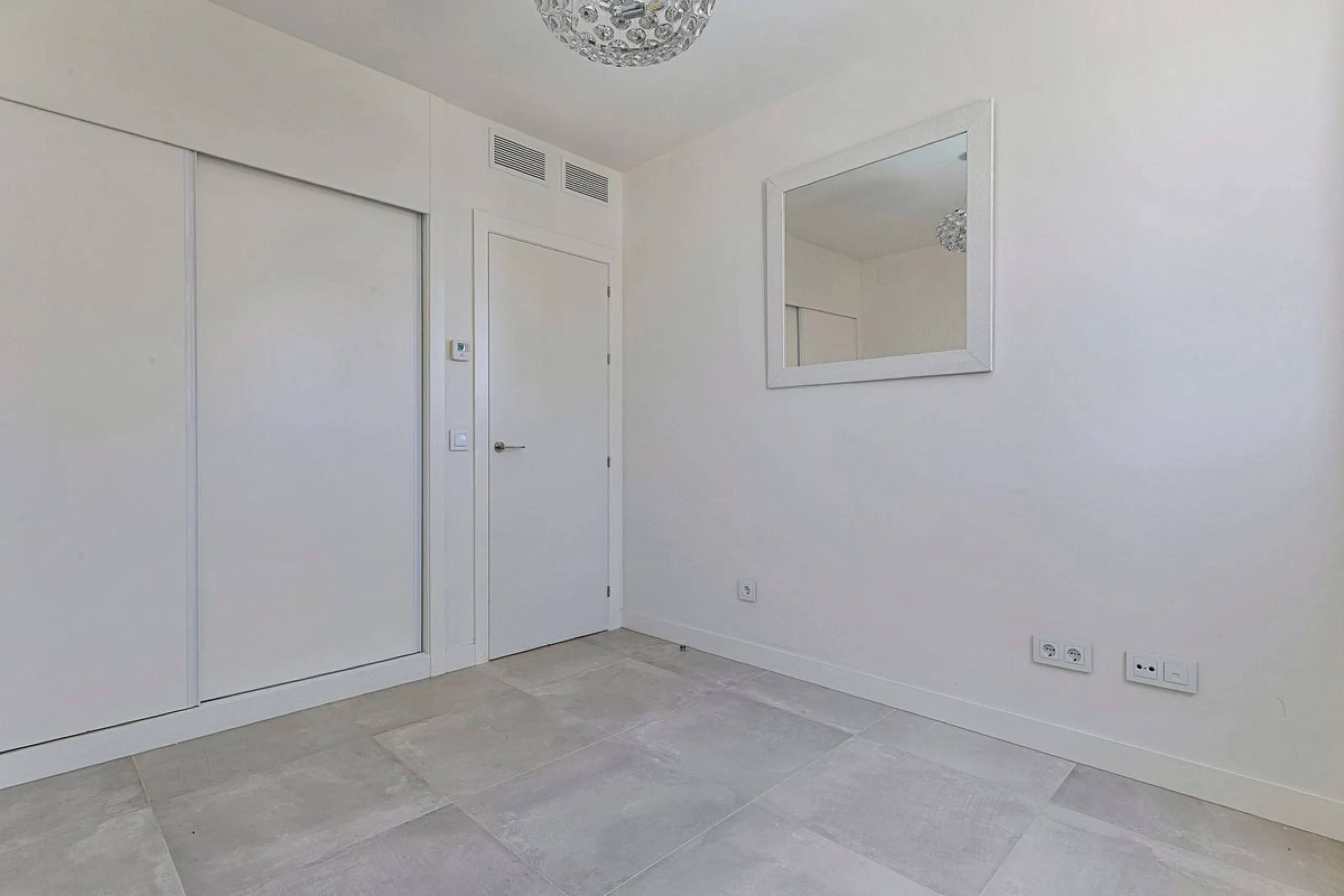 Mediterranean Dream Living – 2-Bedroom Ocean View Apartment in Fuengirola