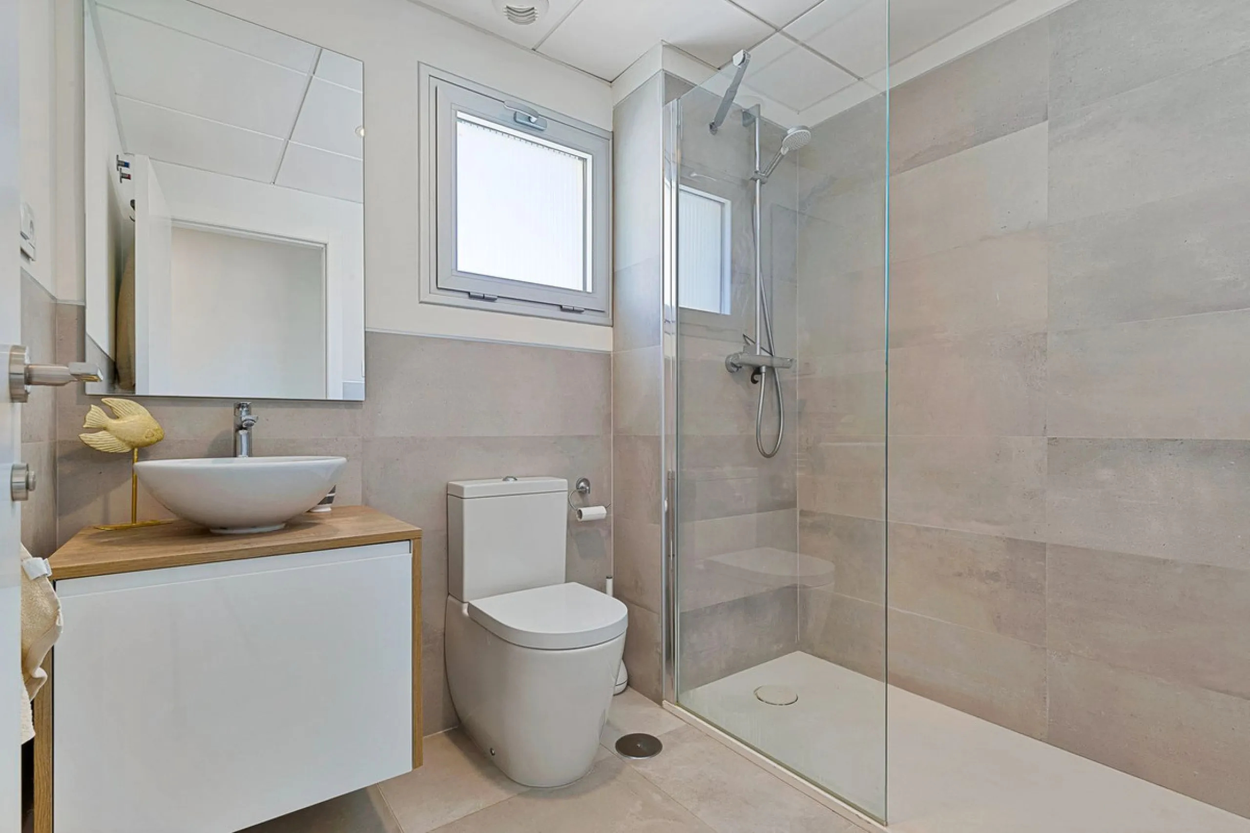 Mediterranean Dream Living – 2-Bedroom Ocean View Apartment in Fuengirola
