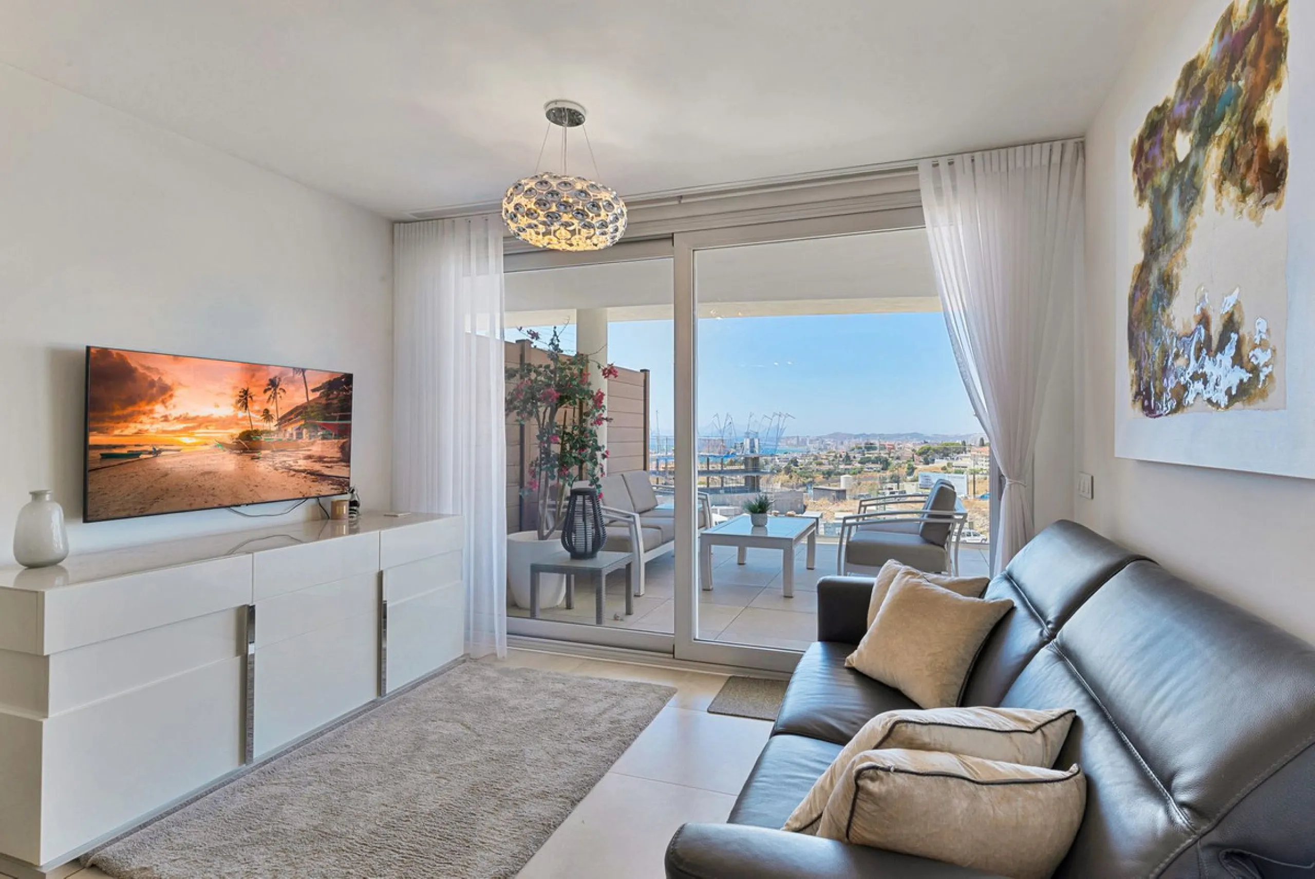 Mediterranean Dream Living – 2-Bedroom Ocean View Apartment in Fuengirola