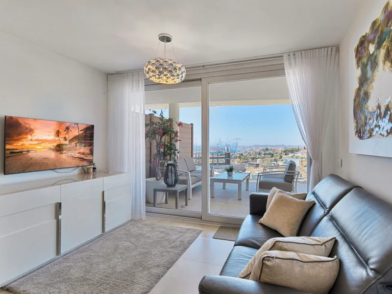 Mediterranean Dream Living – 2-Bedroom Ocean View Apartment in Fuengirola